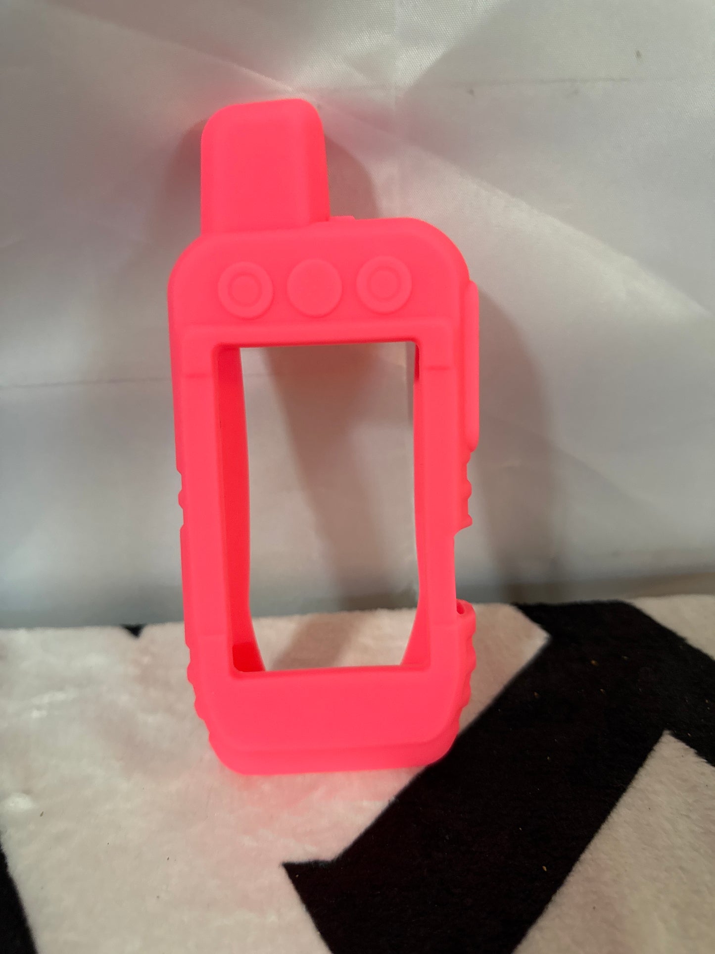 Garmin Alpha 200/300 silicone protective cover in glow.