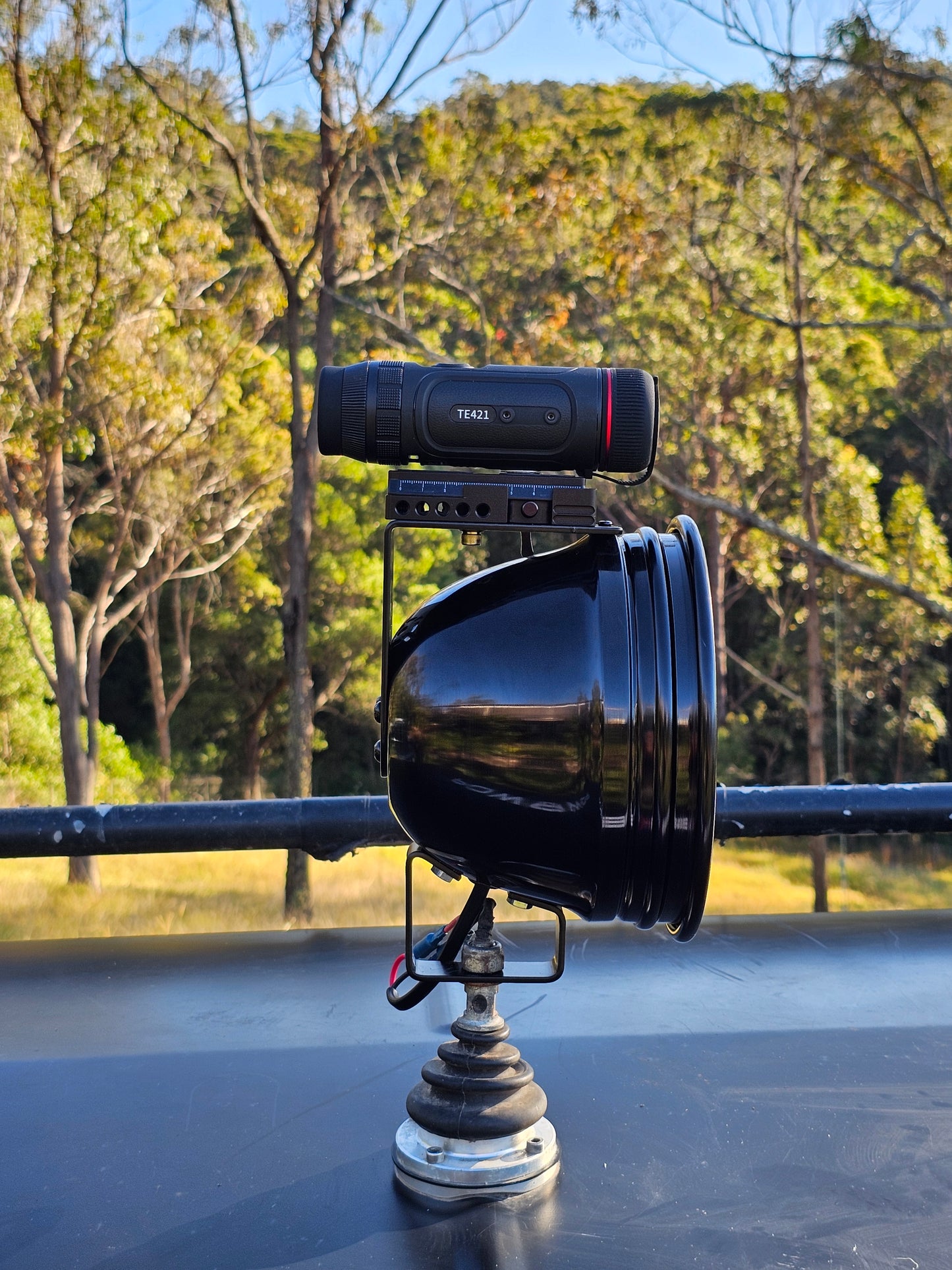 7" QH Spotlight w Thermal Mount