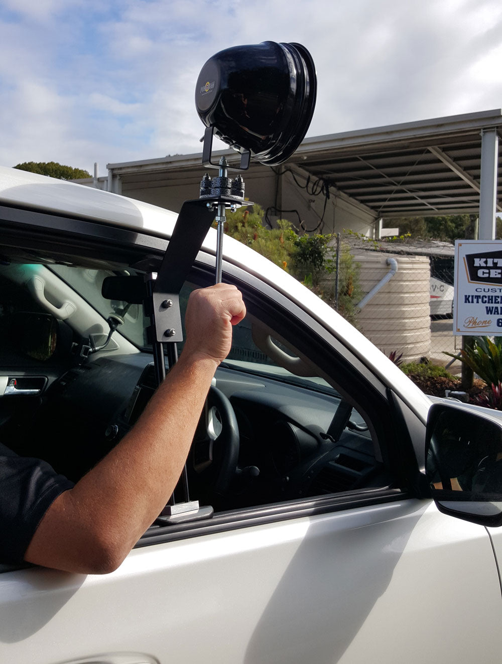 175mm/7" QH 100W Spotlight with Bracket